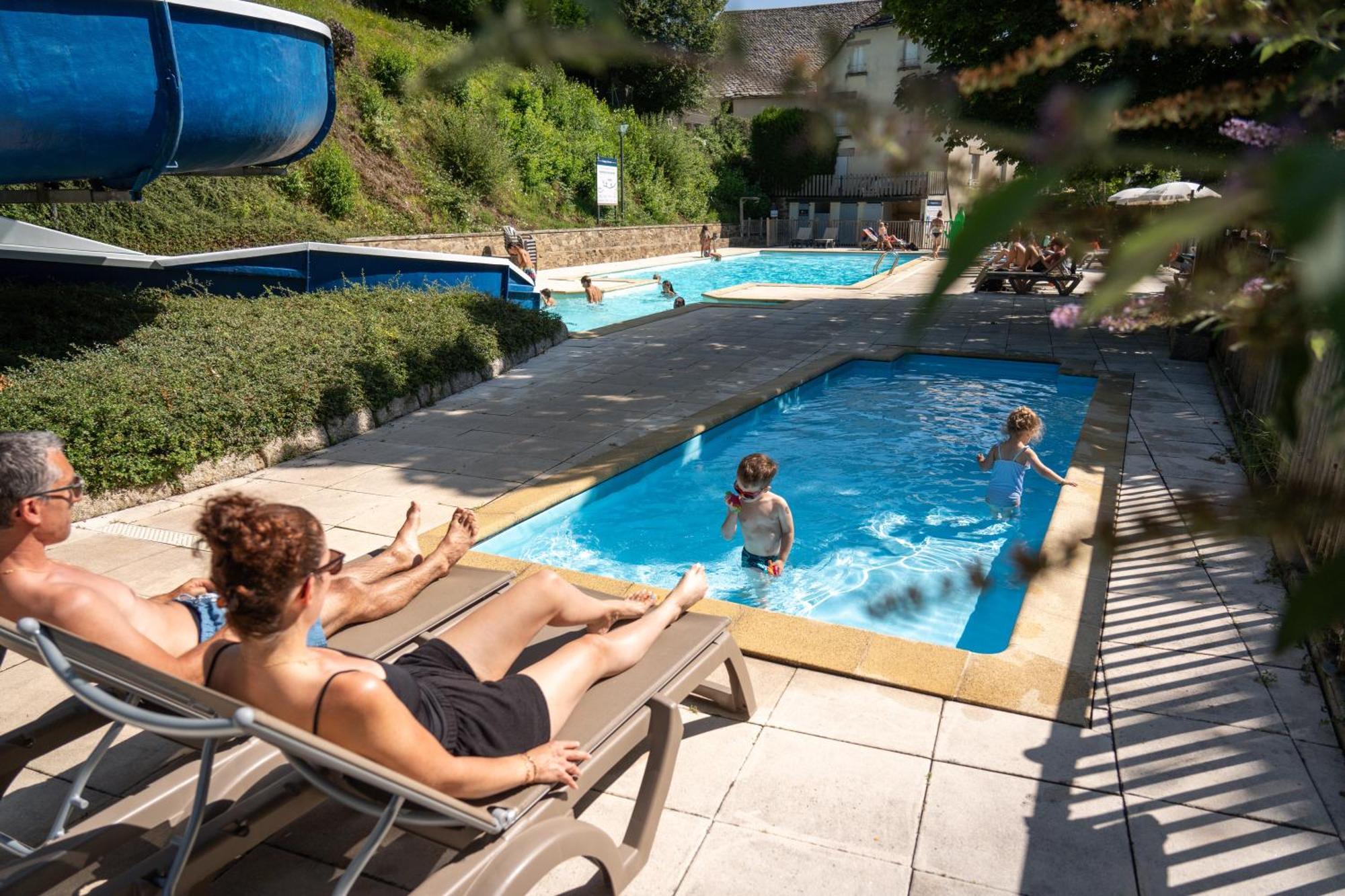 Camping La Source Therondels Esterno foto